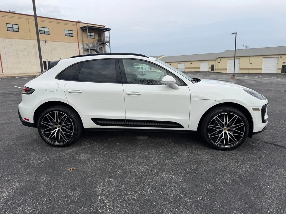 2023 Porsche Macan - Image 4 of 10