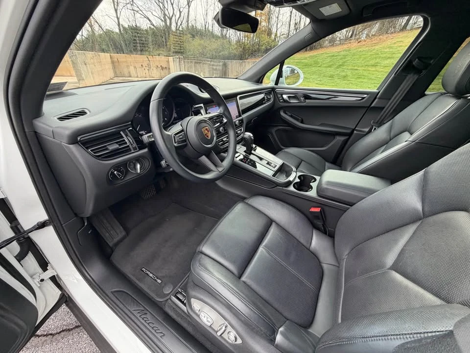 2023 Porsche Macan - Image 7 of 10