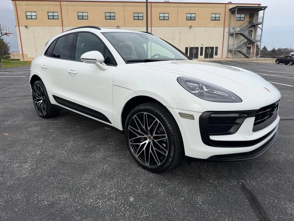 2023 Porsche Macan - Image 3 of 10