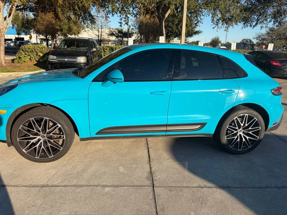2023 Porsche Macan - Image 2 of 5