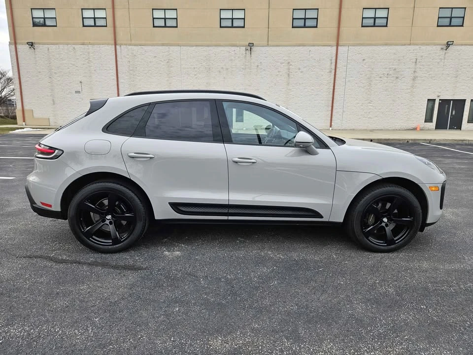 2023 Porsche Macan - Image 14 of 15