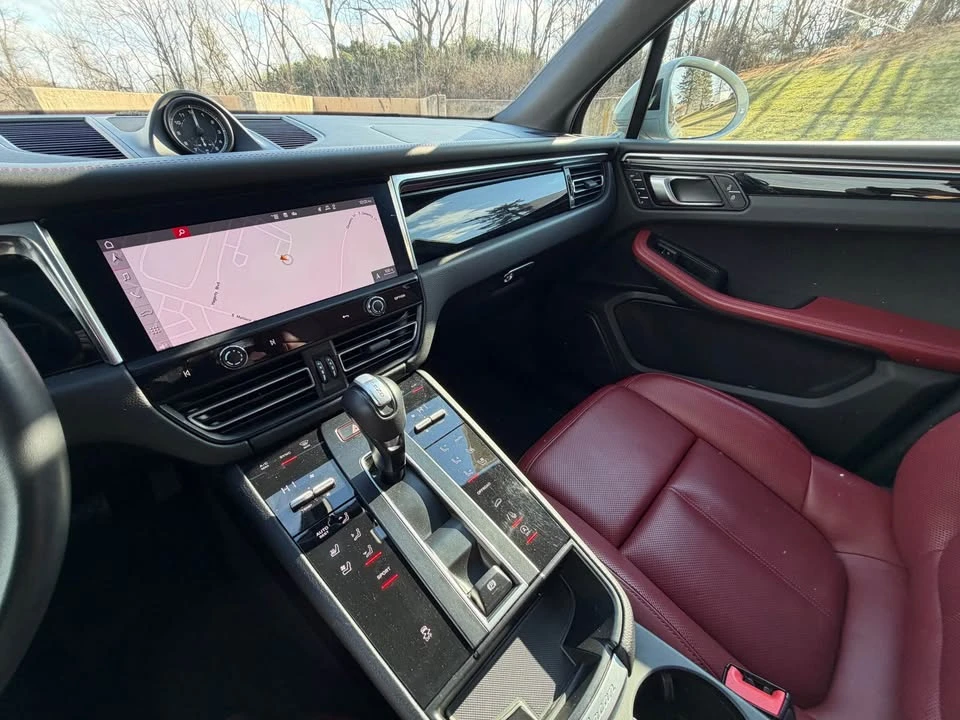 2023 Porsche Macan - Image 14 of 17