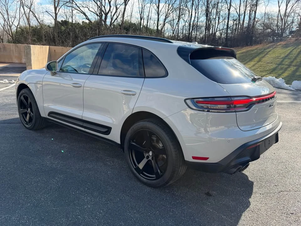 2023 Porsche Macan - Image 9 of 17