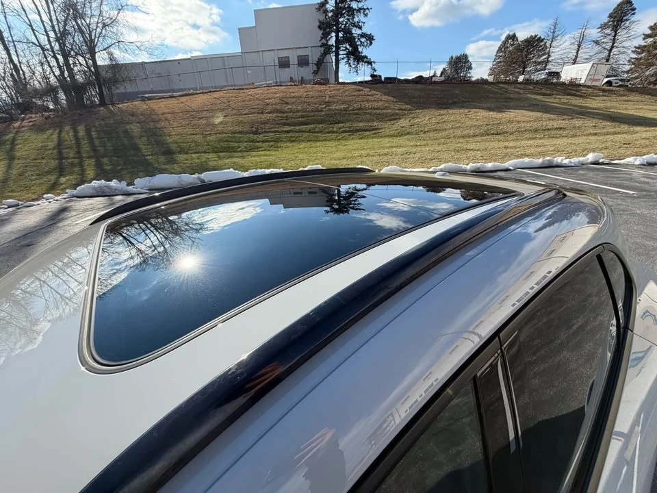 2023 Porsche Macan - Image 10 of 17