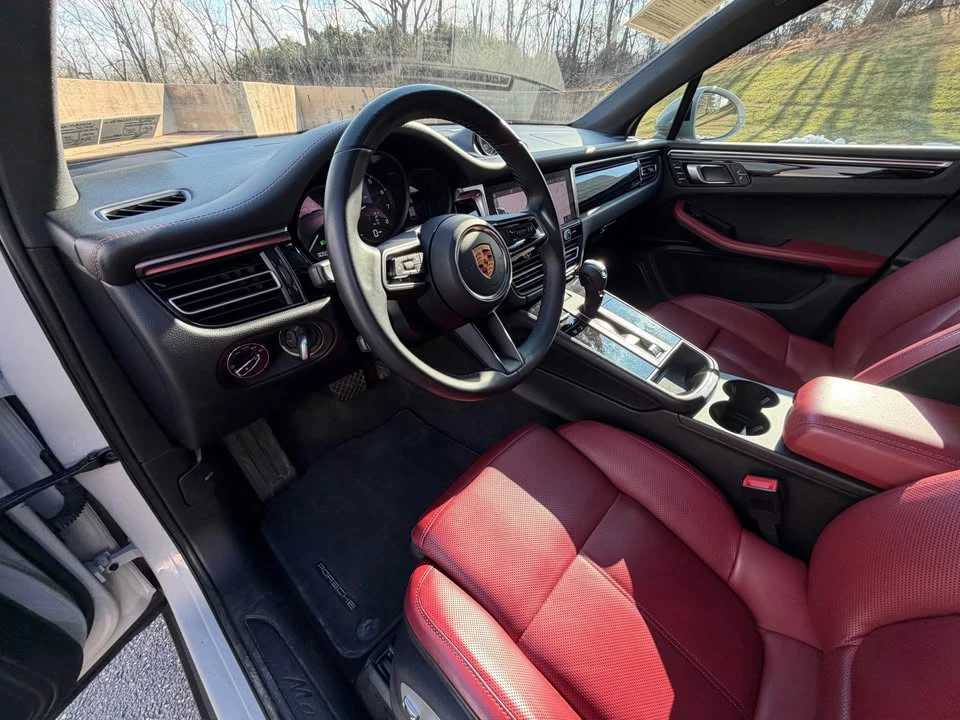 2023 Porsche Macan - Image 12 of 17
