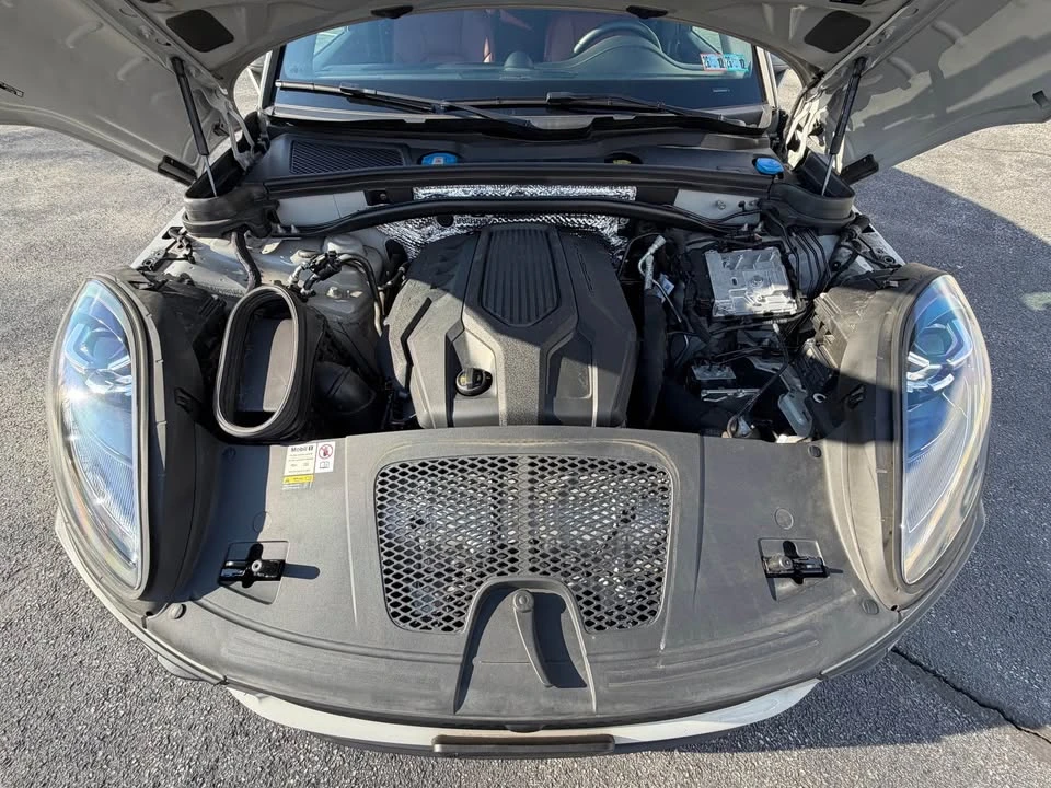 2023 Porsche Macan - Image 17 of 17