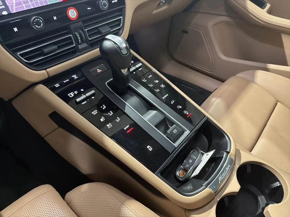 2023 Porsche Macan - Image 17 of 17