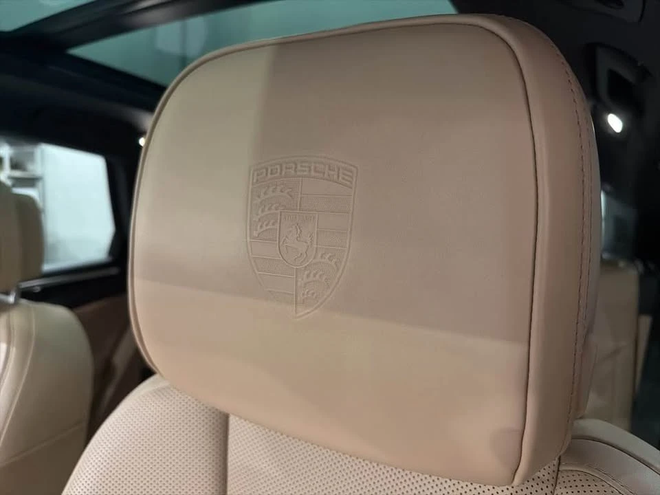 2023 Porsche Macan - Image 14 of 17