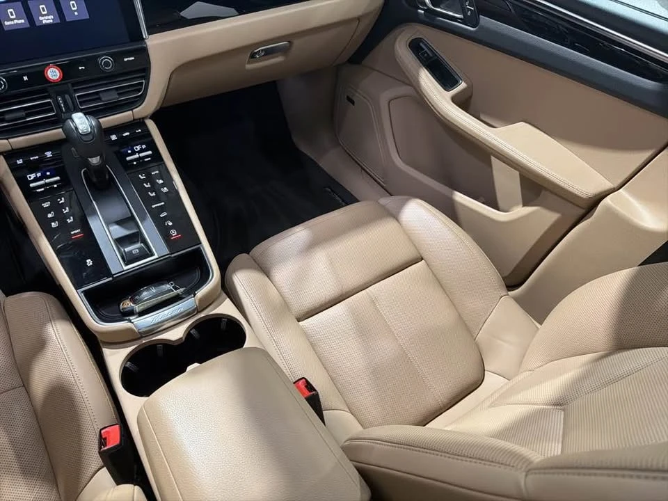 2023 Porsche Macan - Image 10 of 17