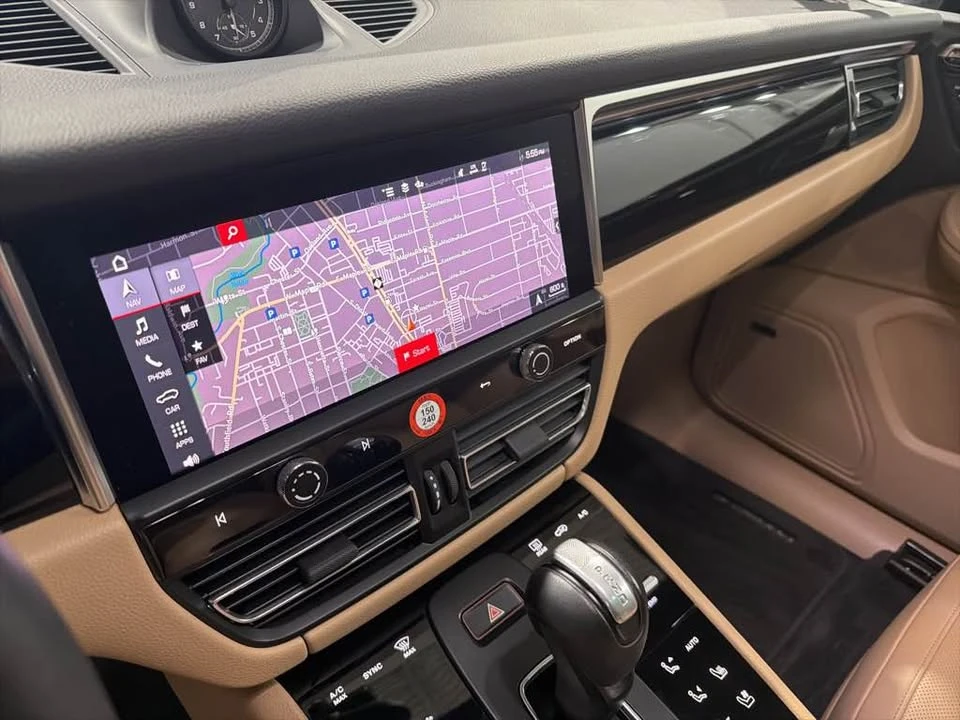 2023 Porsche Macan - Image 16 of 17