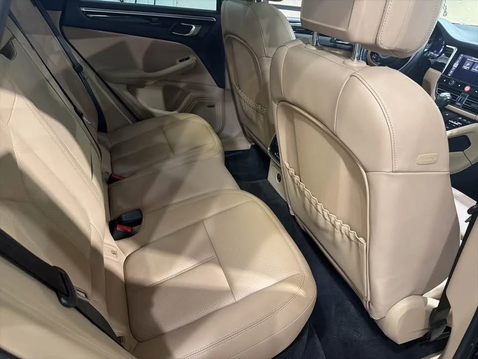 2023 Porsche Macan - Image 11 of 17