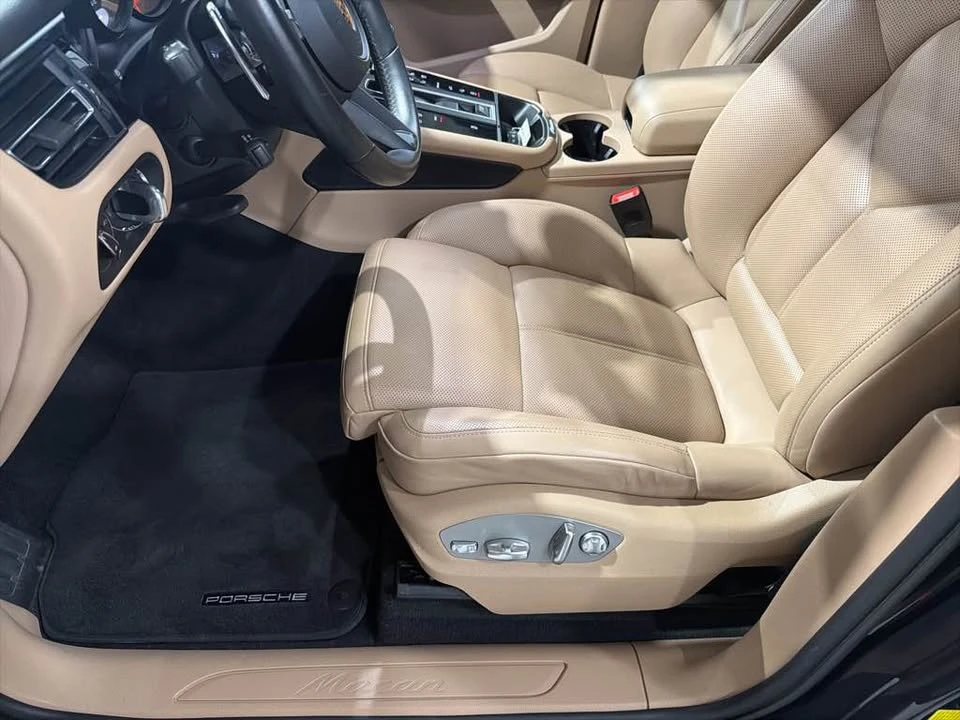 2023 Porsche Macan - Image 13 of 17