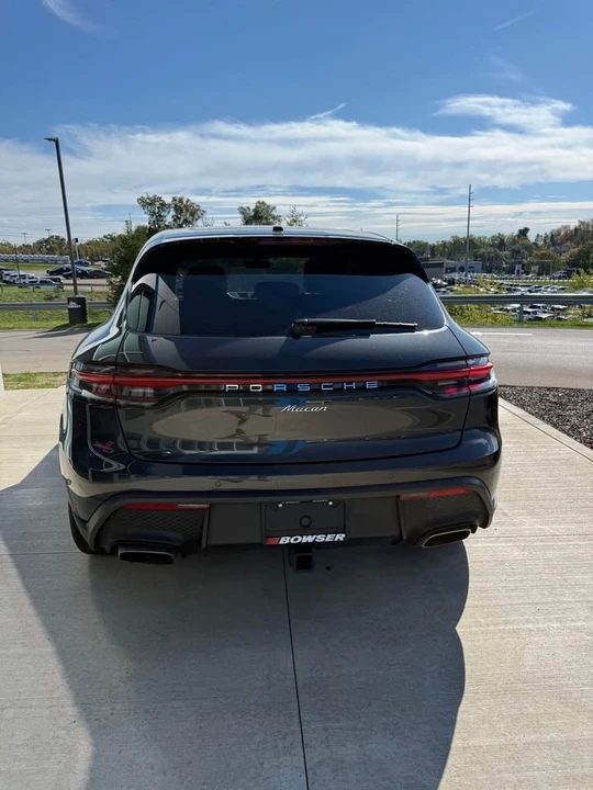 2023 Porsche Macan T - Image 4 of 6