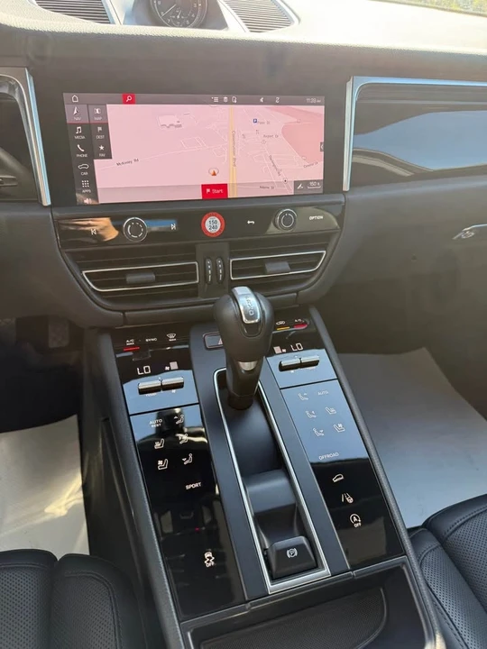 2023 Porsche Macan T - Image 6 of 6
