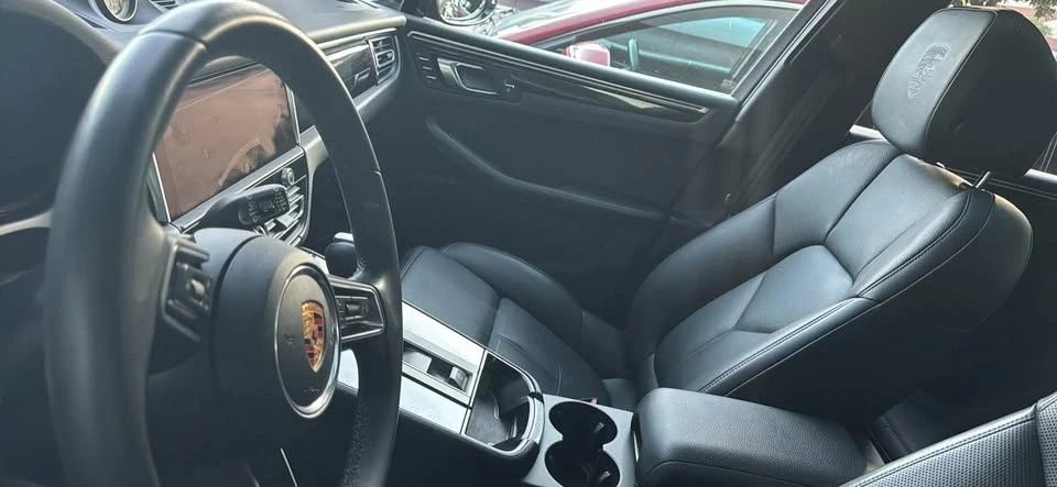 2023 Porsche Macan T - Image 5 of 6