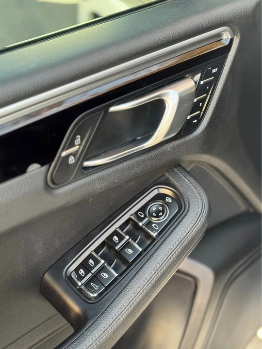 2023 Porsche Macan T - Image 5 of 17