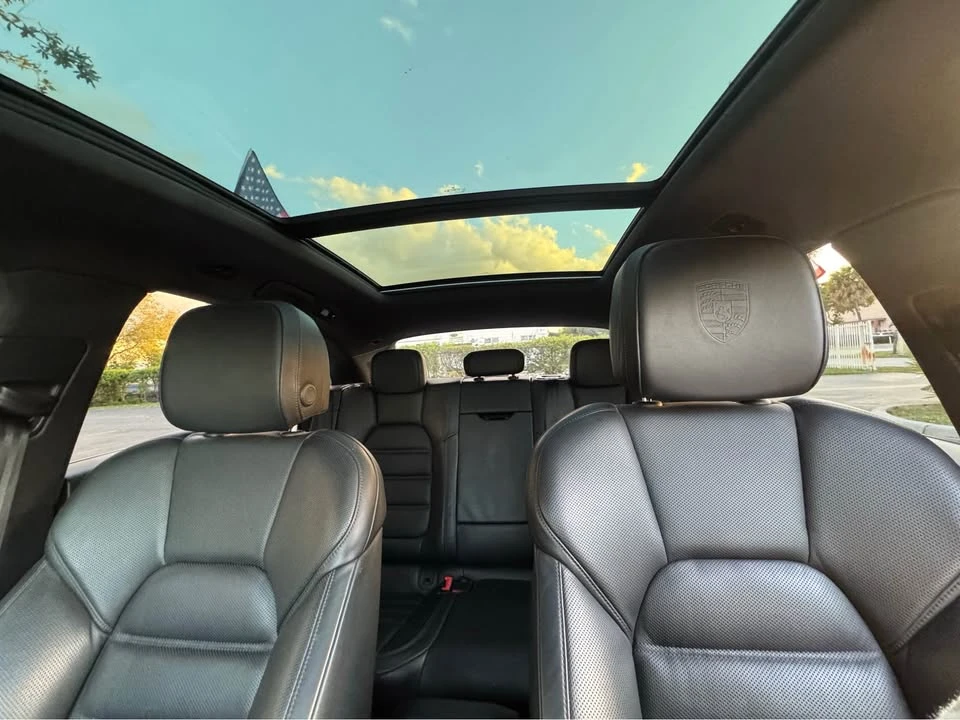 2023 Porsche Macan T - Image 9 of 17