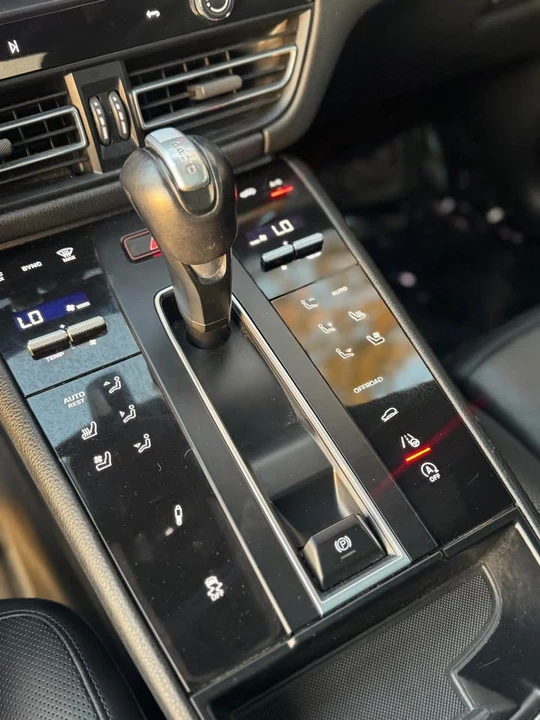 2023 Porsche Macan T - Image 7 of 17