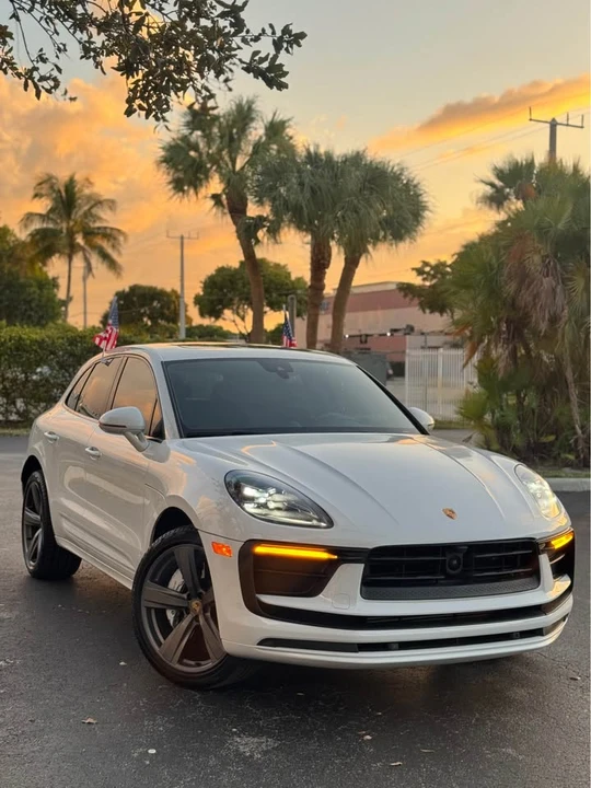 2023 Porsche Macan T - Image 16 of 17