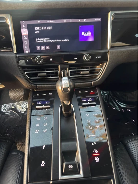 2023 Porsche Macan T - Image 8 of 17
