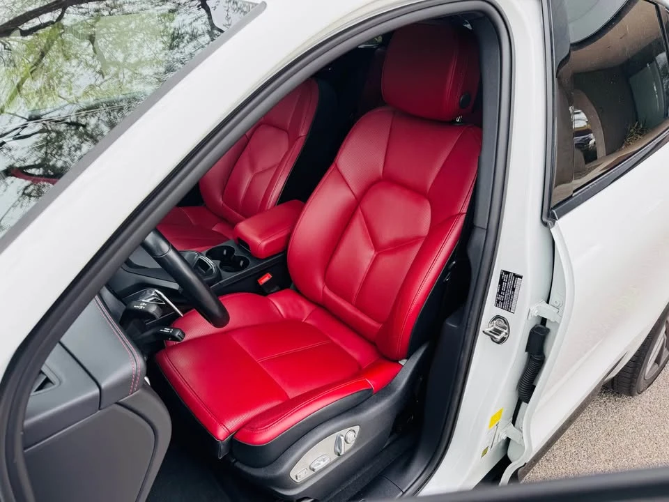 2023 Porsche Macan T - Image 12 of 15