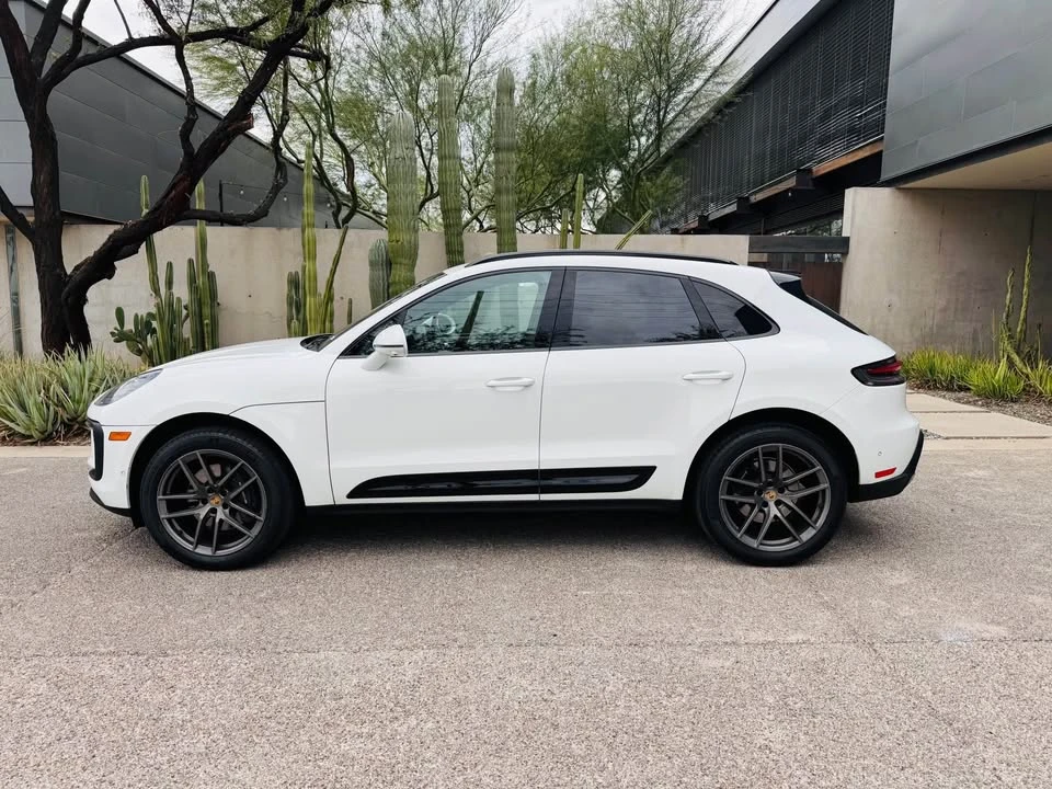 2023 Porsche Macan T - Image 5 of 15