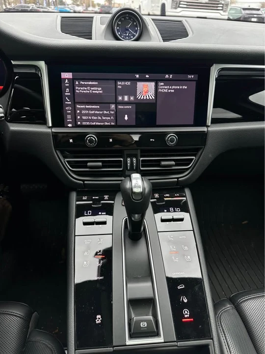 2023 Porsche Macan T - Image 5 of 11