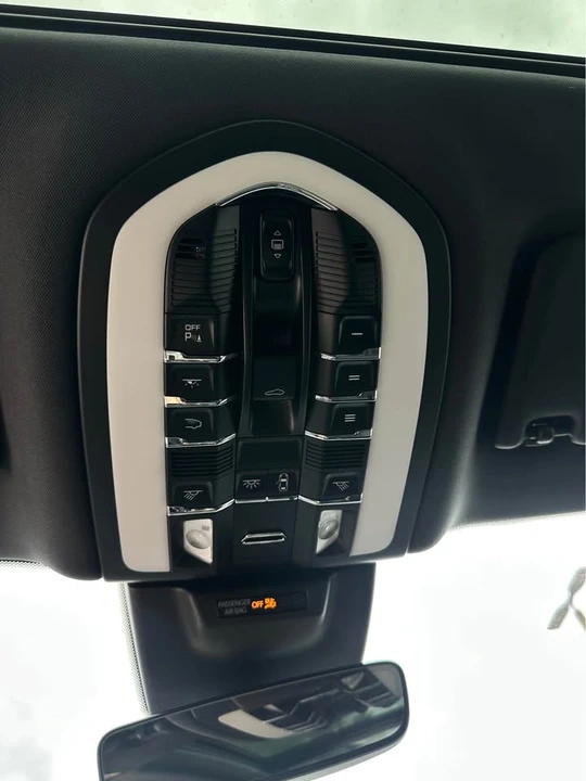 2023 Porsche Macan T - Image 8 of 11
