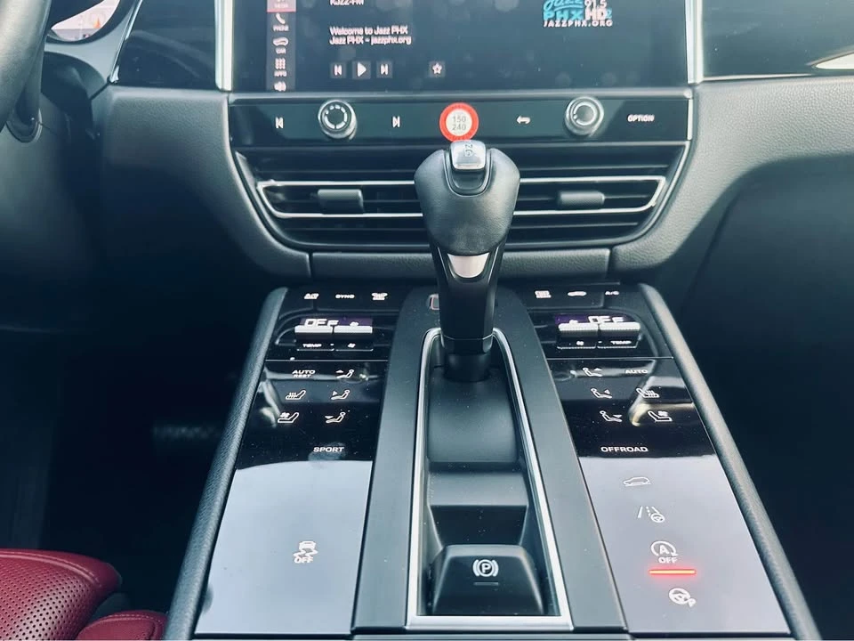 2023 Porsche Macan T - Image 10 of 20