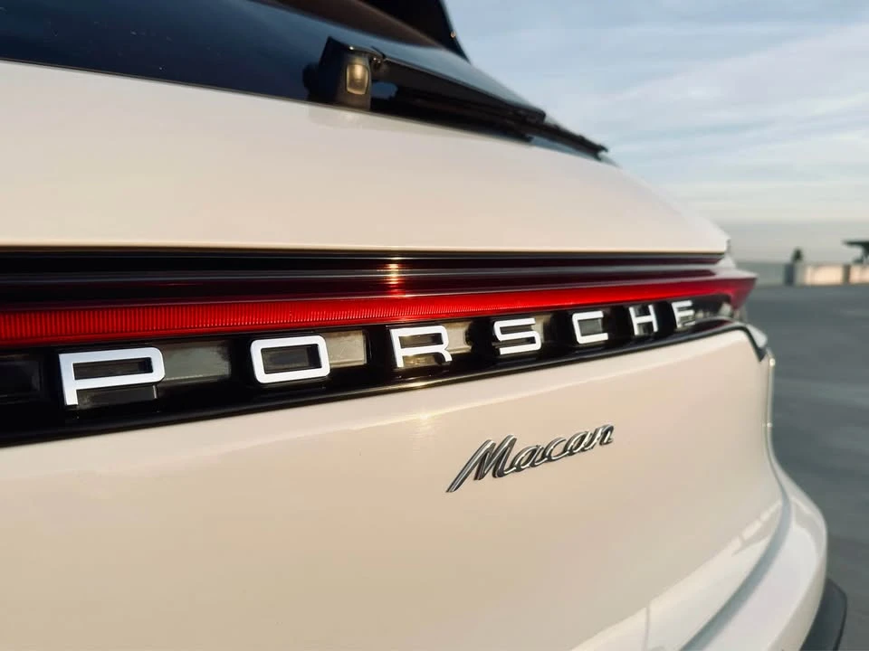 2023 Porsche Macan T - Image 18 of 20