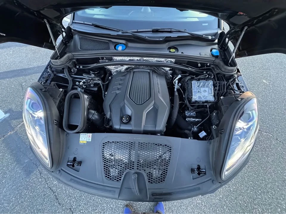 2023 Porsche Macan T - Image 12 of 20