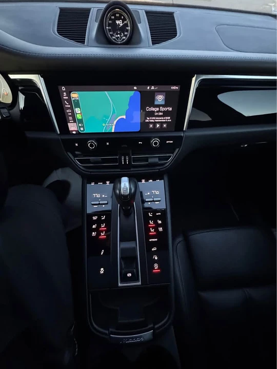 2023 Porsche Macan T - Image 18 of 20