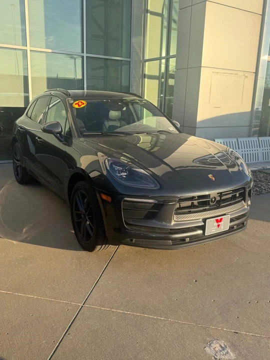 2023 Porsche Macan T - Image 15 of 17