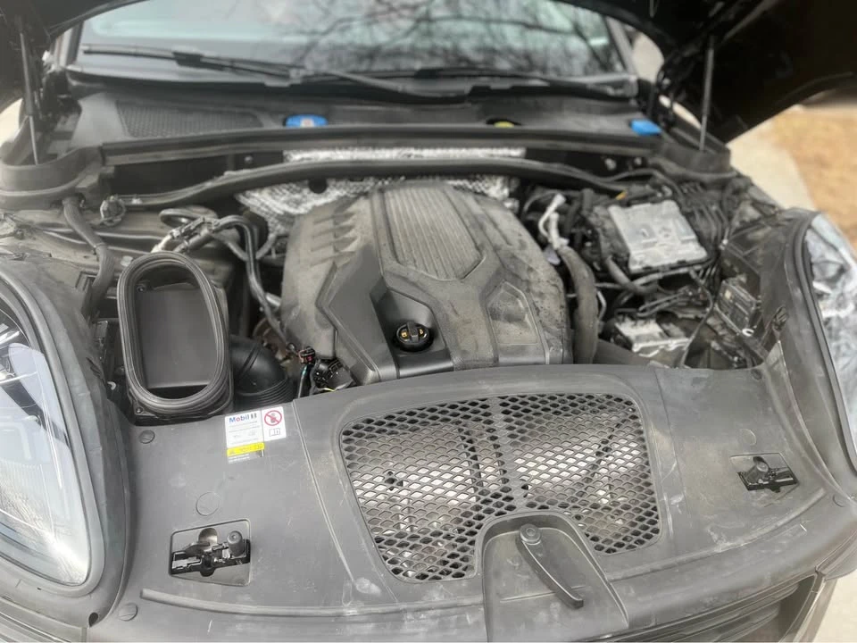 2023 Porsche Macan T - Image 12 of 15