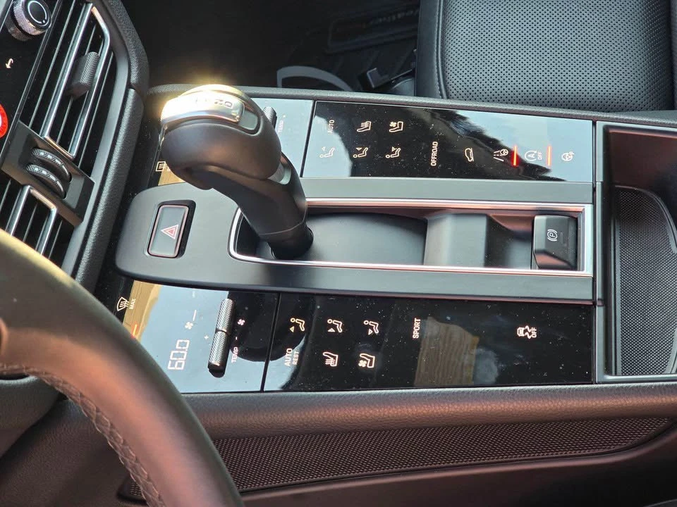 2023 Porsche Macan T - Image 11 of 17