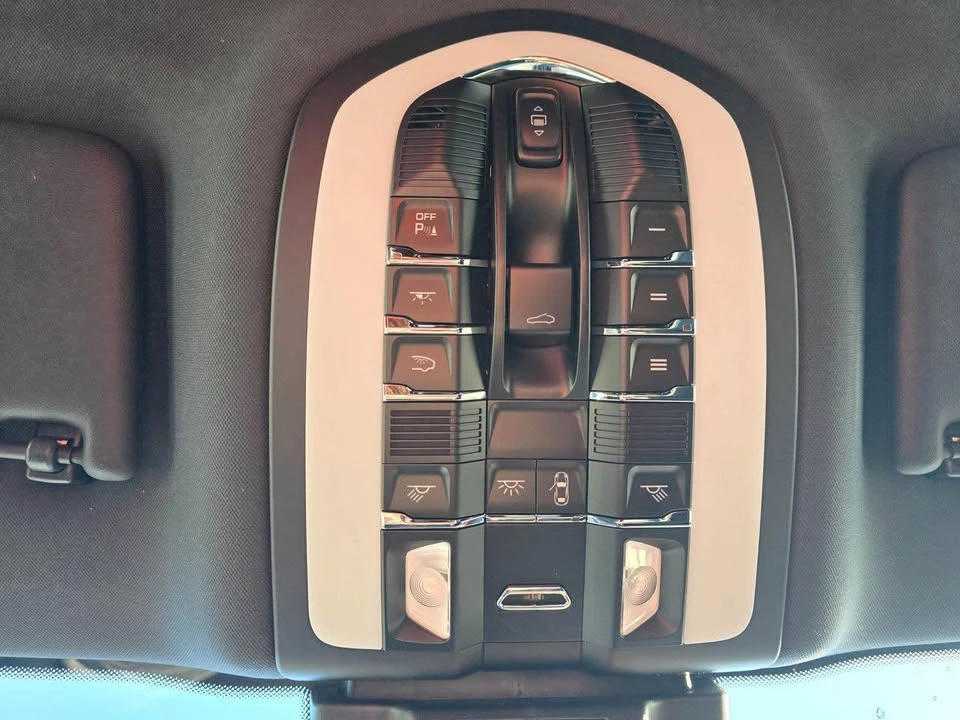 2023 Porsche Macan T - Image 17 of 17