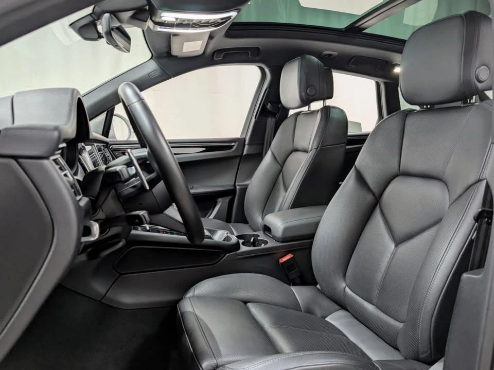 2023 Porsche Macan - Image 15 of 20