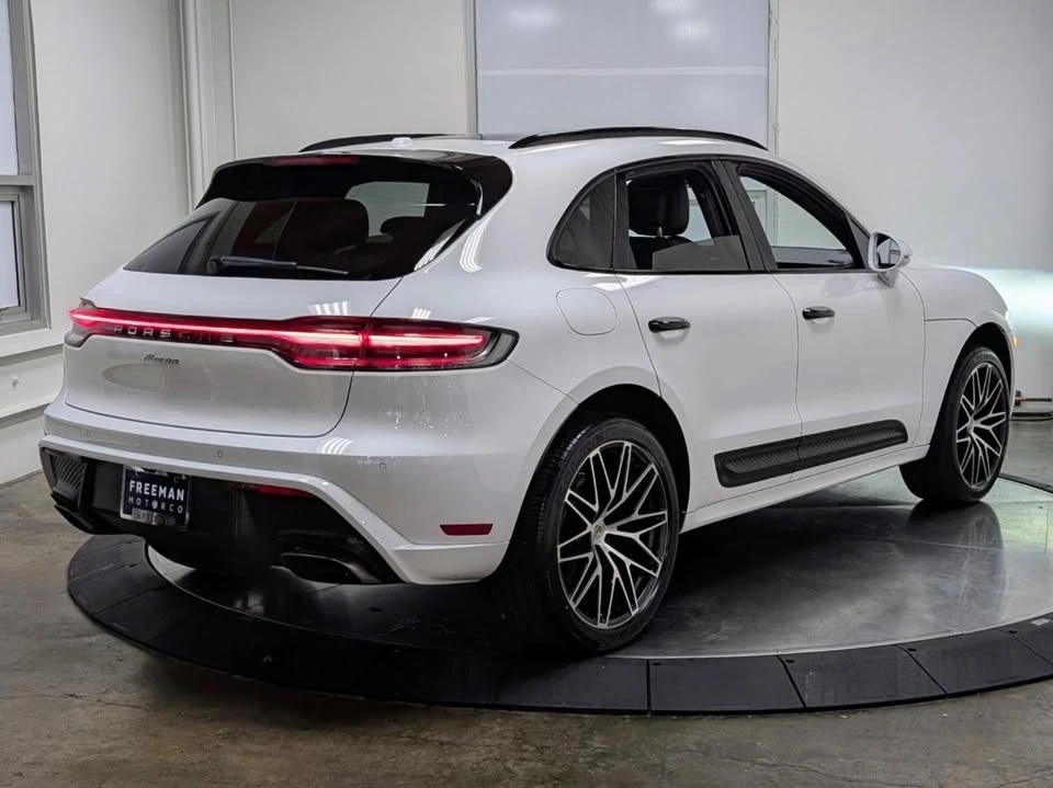 2023 Porsche Macan - Image 9 of 20