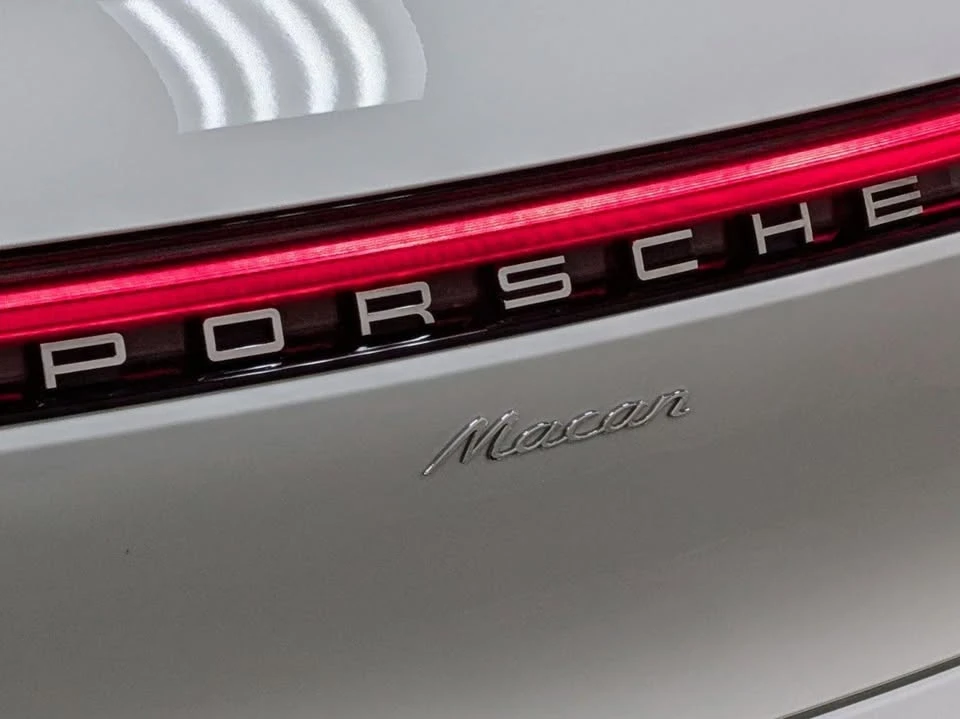 2023 Porsche Macan - Image 11 of 20