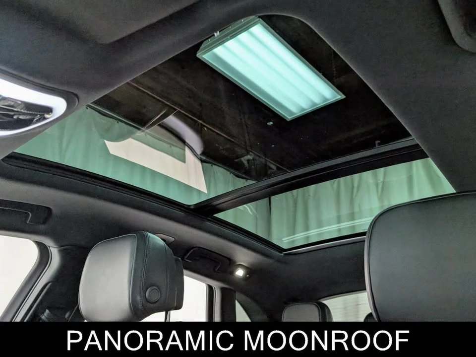 2023 Porsche Macan - Image 16 of 20