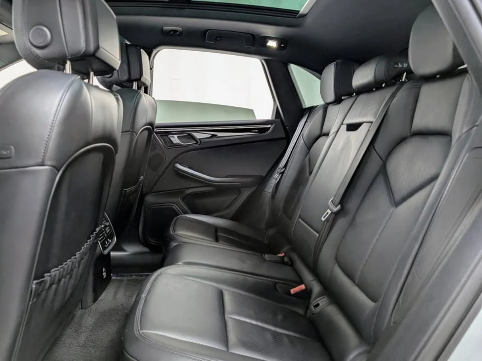 2023 Porsche Macan - Image 18 of 20