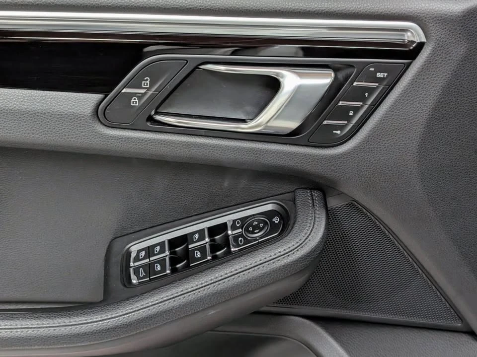 2023 Porsche Macan - Image 14 of 20