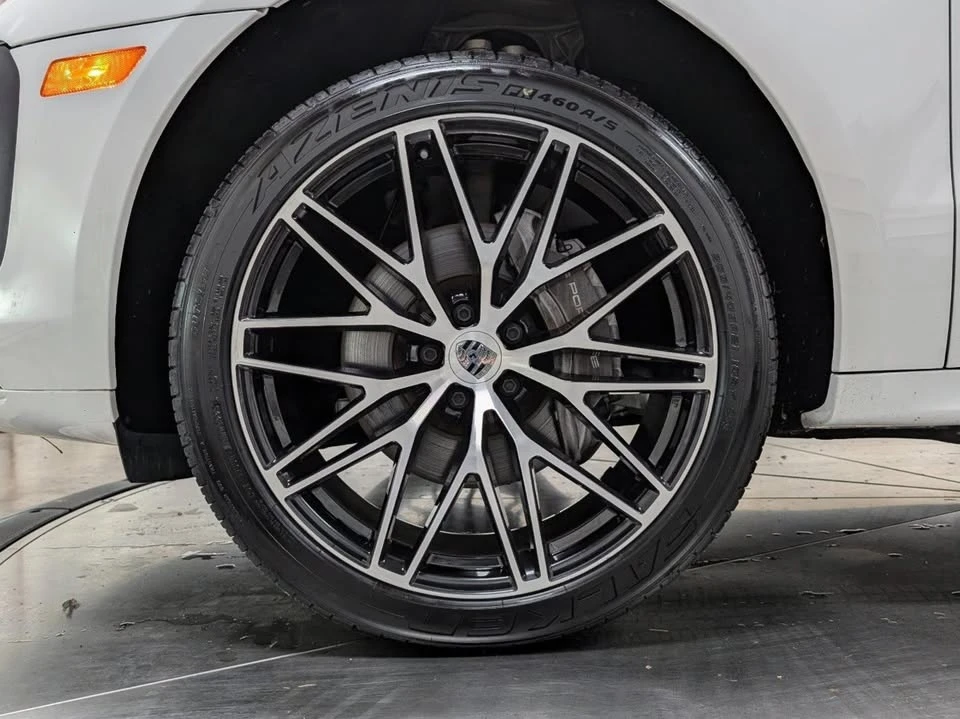 2023 Porsche Macan - Image 12 of 20