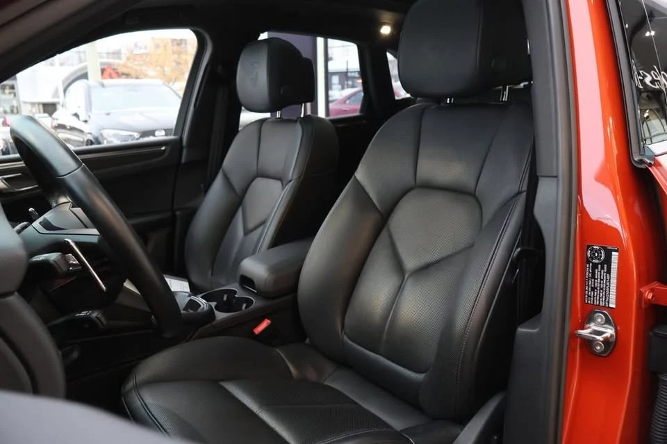 2023 Porsche Macan - Image 4 of 10