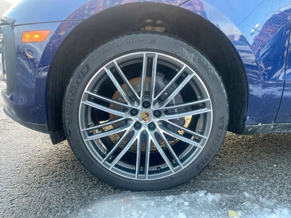2023 Porsche Macan - Image 18 of 20
