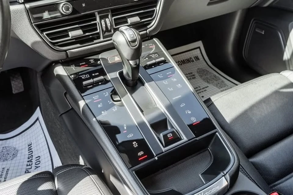 2023 Porsche Macan GTS - Image 11 of 20