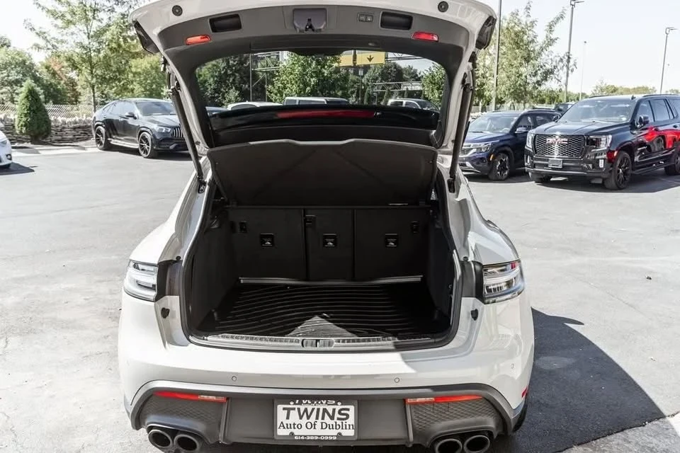 2023 Porsche Macan GTS - Image 14 of 19