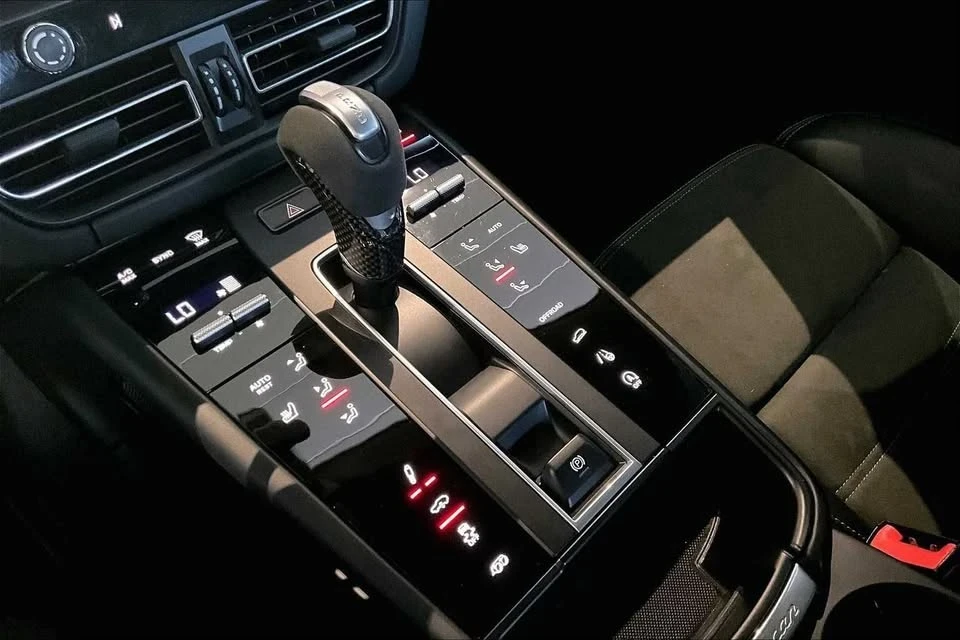 2023 Porsche Macan GTS - Image 17 of 20