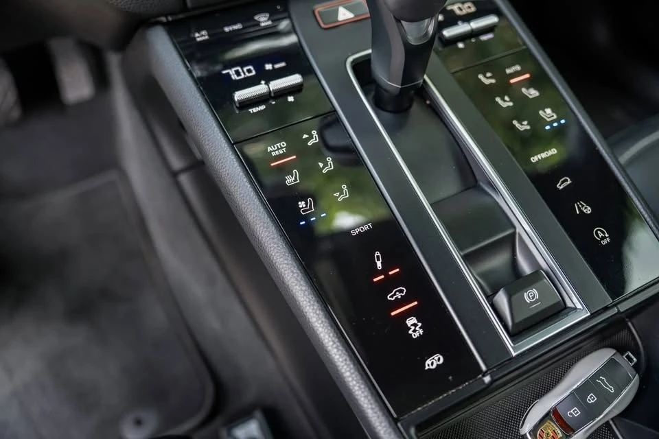 2023 Porsche Macan GTS - Image 11 of 13