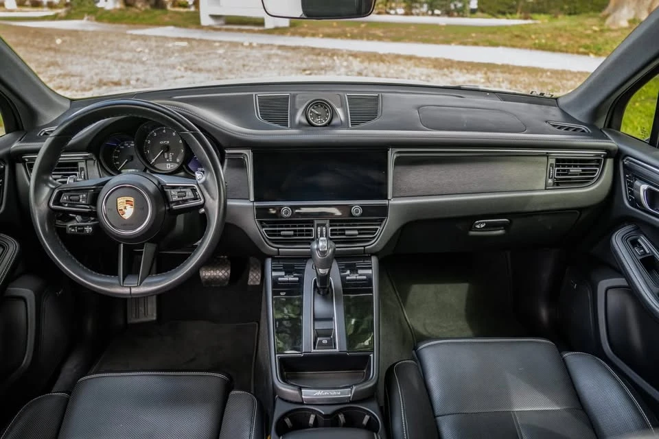 2023 Porsche Macan GTS - Image 9 of 13